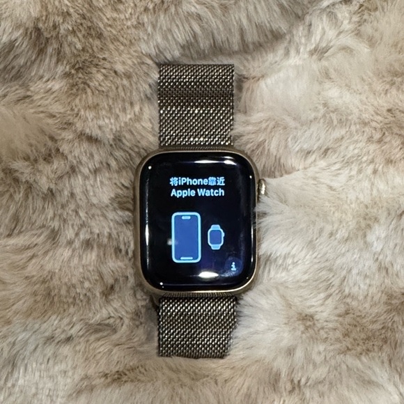 Apple Watch Series 8 GPS + Cellular Stainless Steel Case Gold 41mm Milanese Loop - Picture 2 of 12